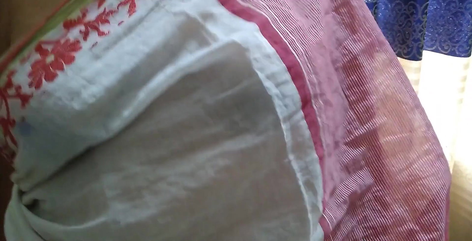 Desi Mallu Aunty ka bada doodh latak raha hai, yah dekh kar maine uski Chudai ki – Indian desi aunty fucked by neighbor.