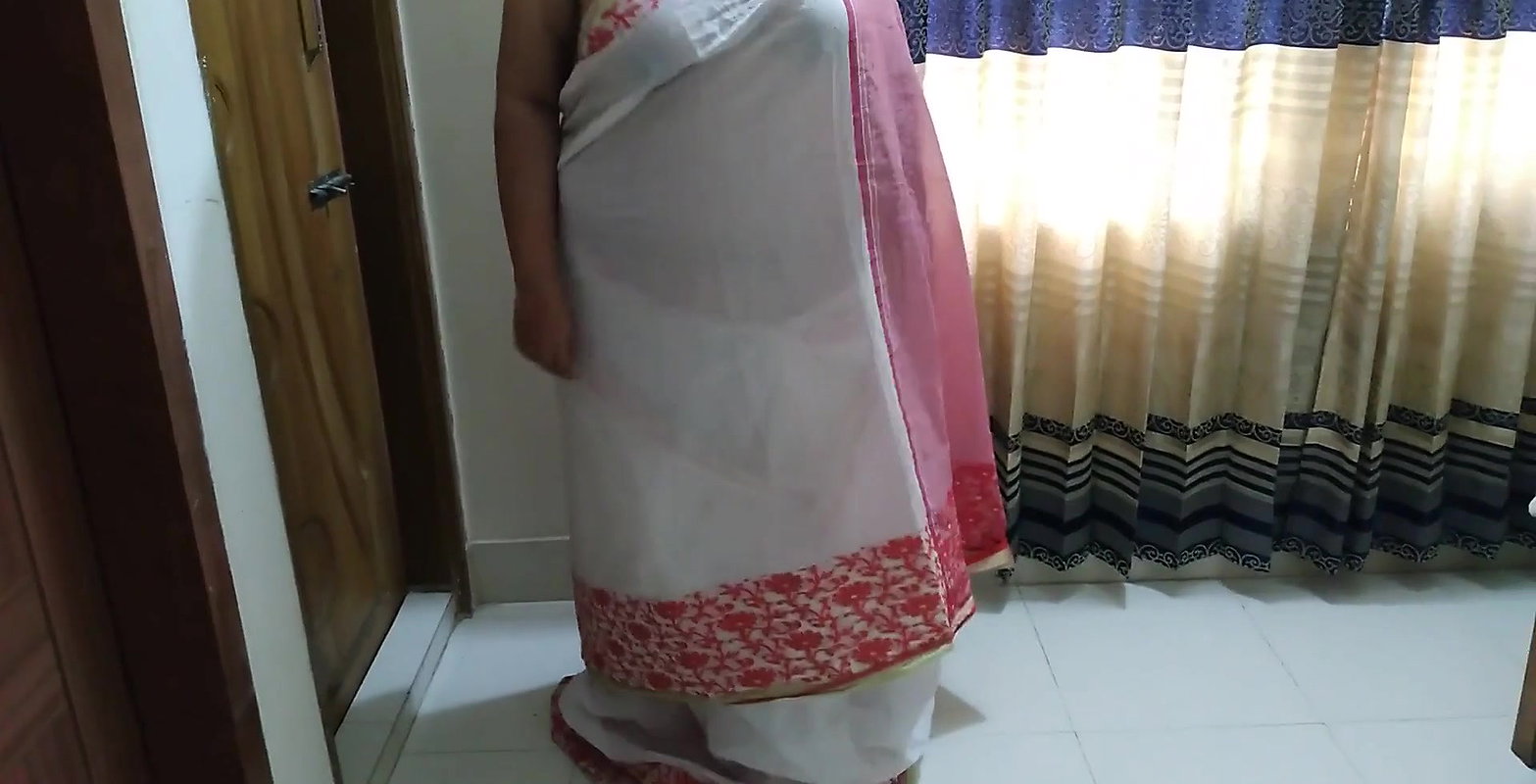 Desi Mallu Aunty ka bada doodh latak raha hai, yah dekh kar maine uski Chudai ki – Indian desi aunty fucked by neighbor.
