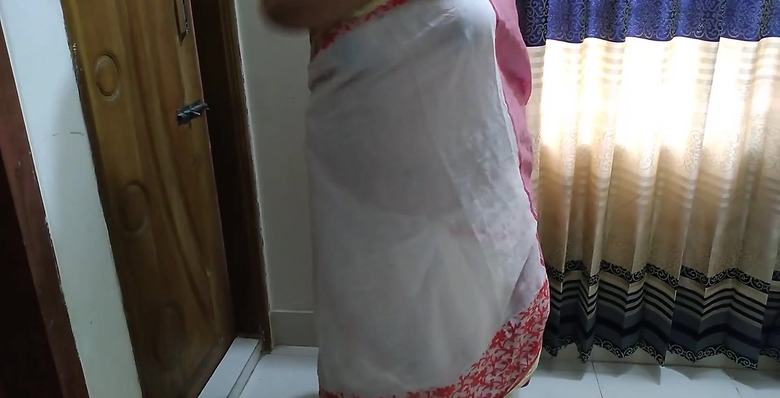 Desi Mallu Aunty ka bada doodh latak raha hai, yah dekh kar maine uski Chudai ki – Indian desi aunty fucked by neighbor.