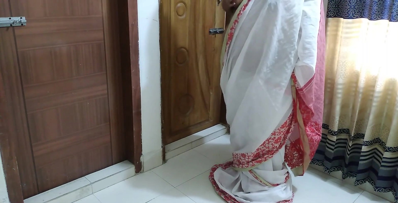 Desi Mallu Aunty ka bada doodh latak raha hai, yah dekh kar maine uski Chudai ki – Indian desi aunty fucked by neighbor.
