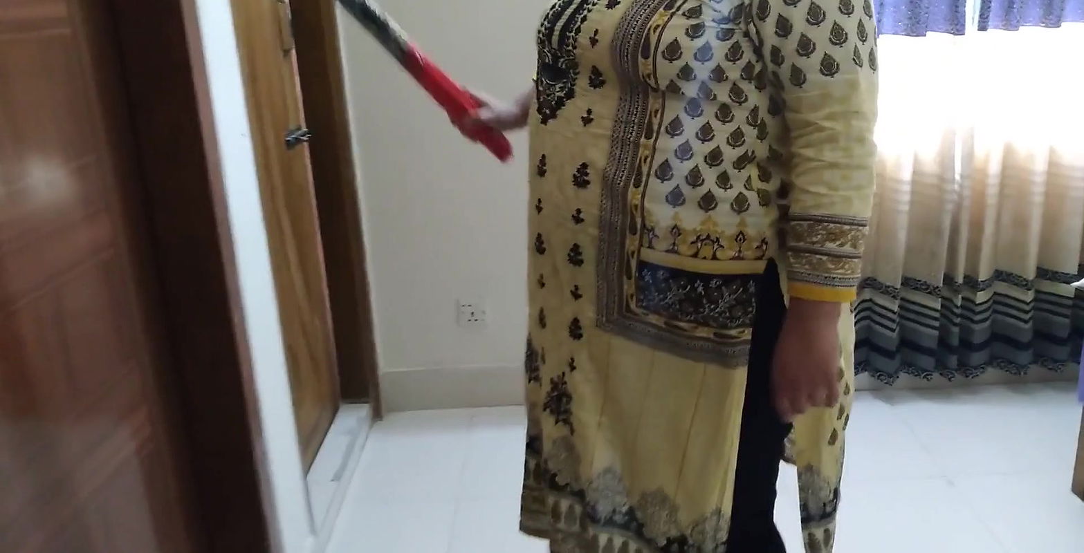 Desi Stepmom fucked by Stepson while sweeping Room – Huge Ass Cum (Family Strokes).