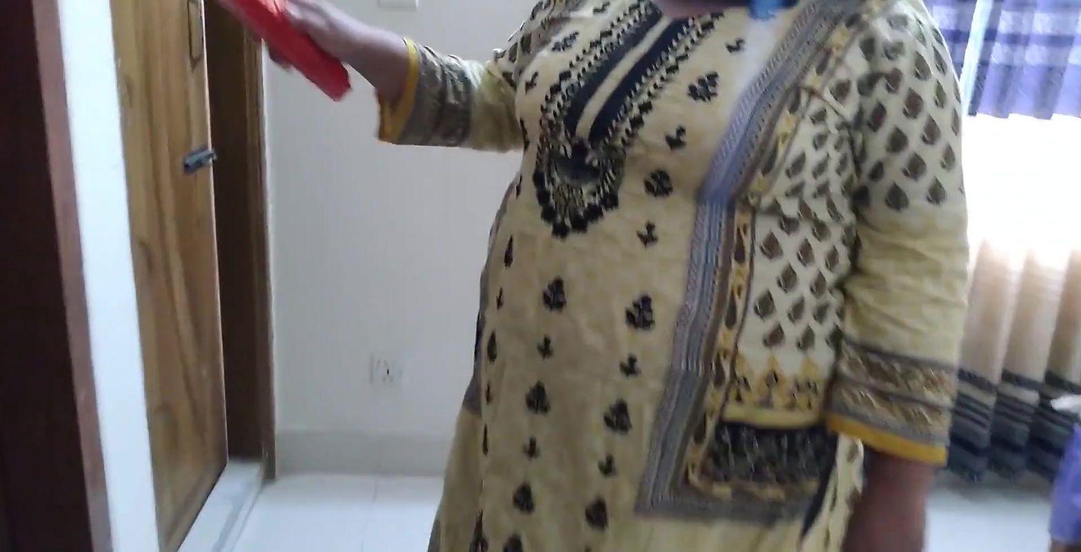 Desi Stepmom fucked by Stepson while sweeping Room – Huge Ass Cum (Family Strokes).