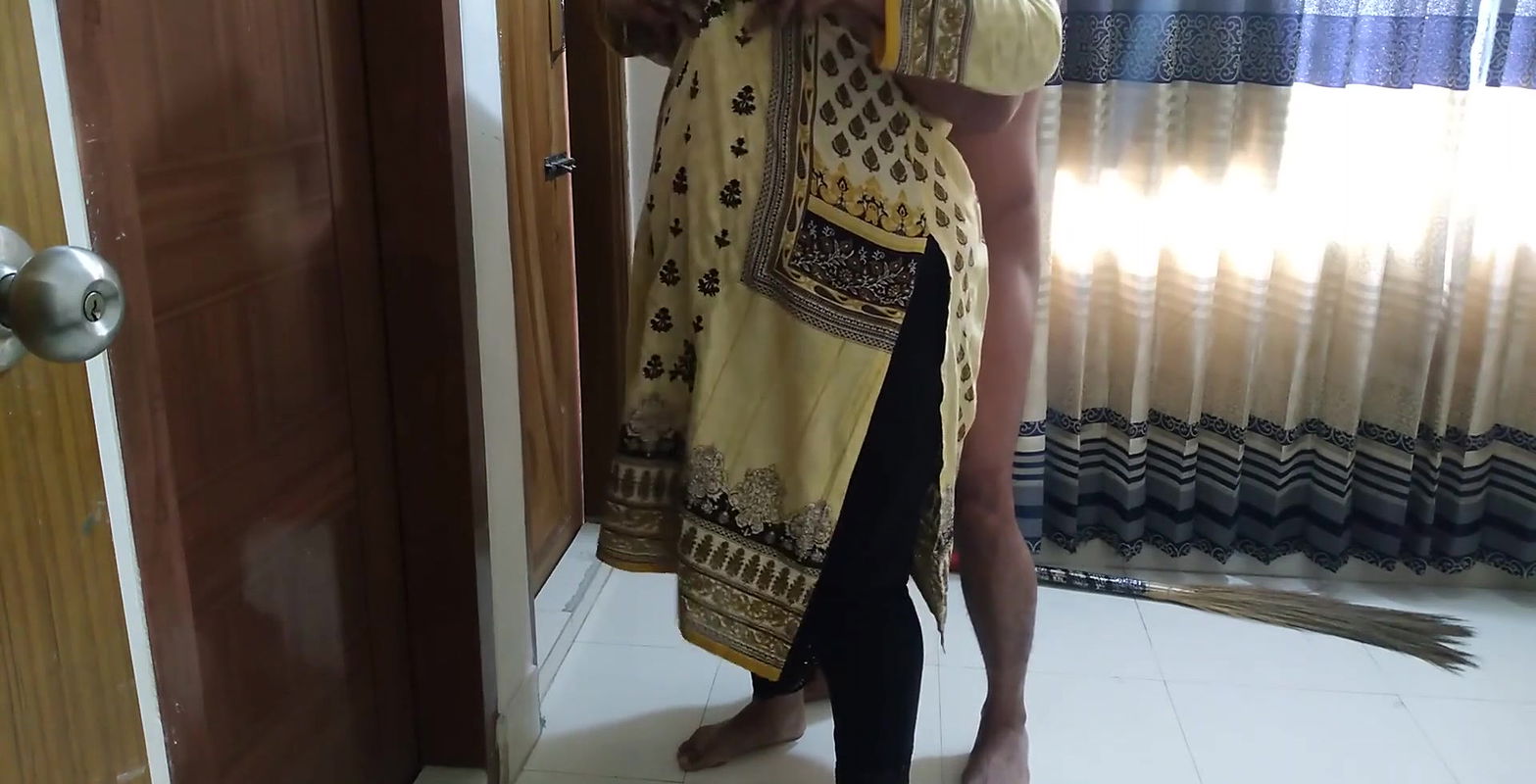 Desi Stepmom fucked by Stepson while sweeping Room – Huge Ass Cum (Family Strokes).
