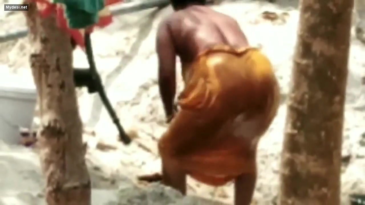 Desi village aunty outdoor bath
