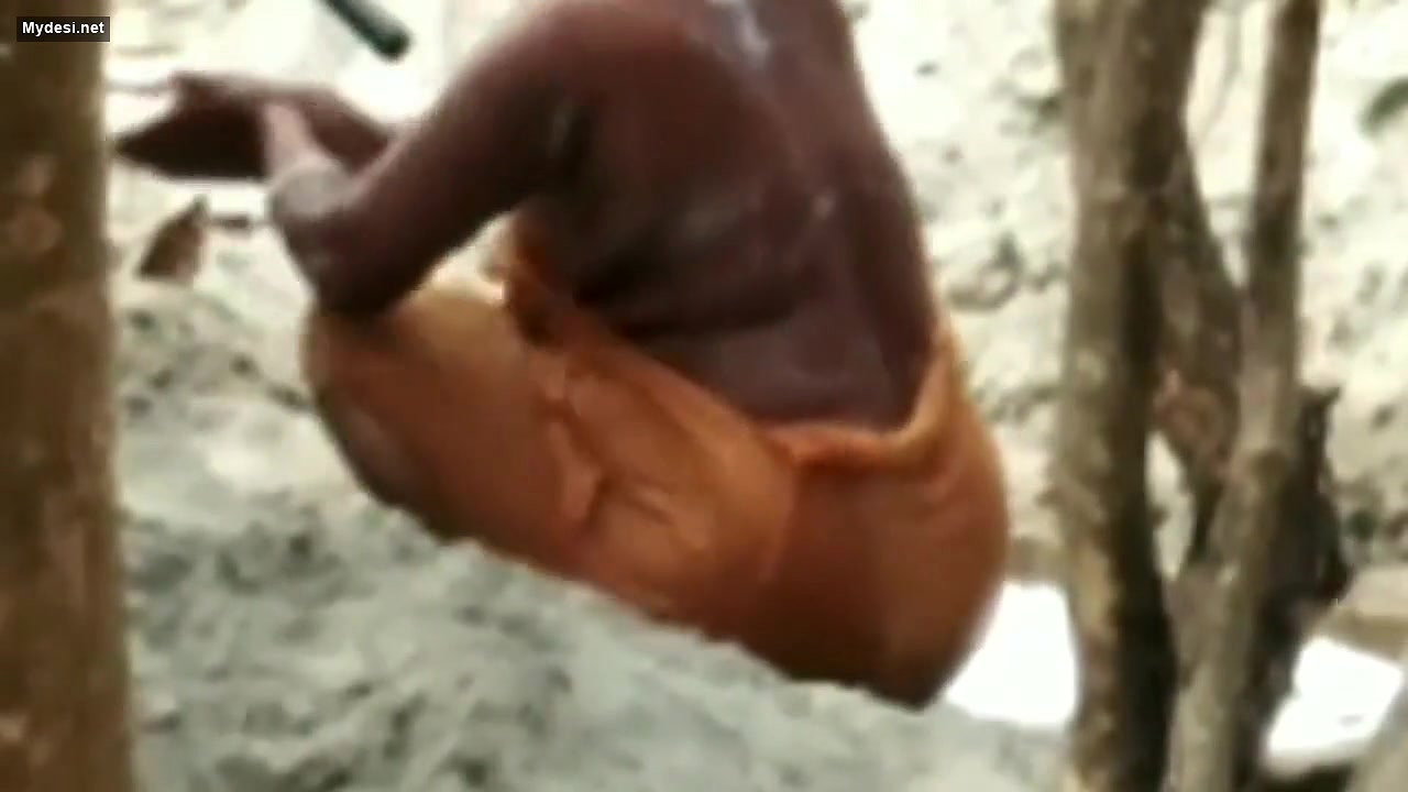 Desi village aunty outdoor bath