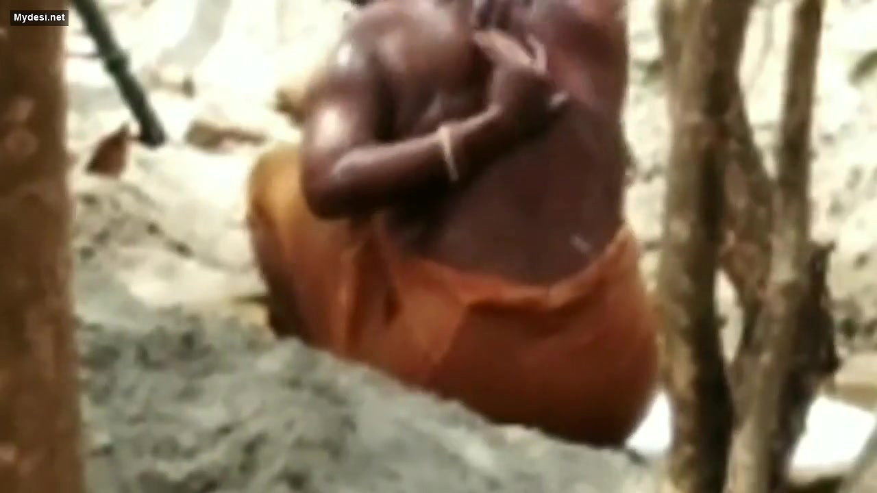 Desi village aunty outdoor bath