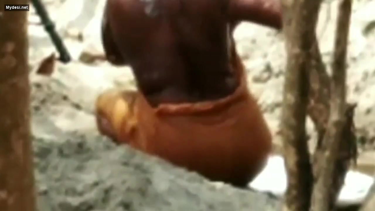 Desi village aunty outdoor bath