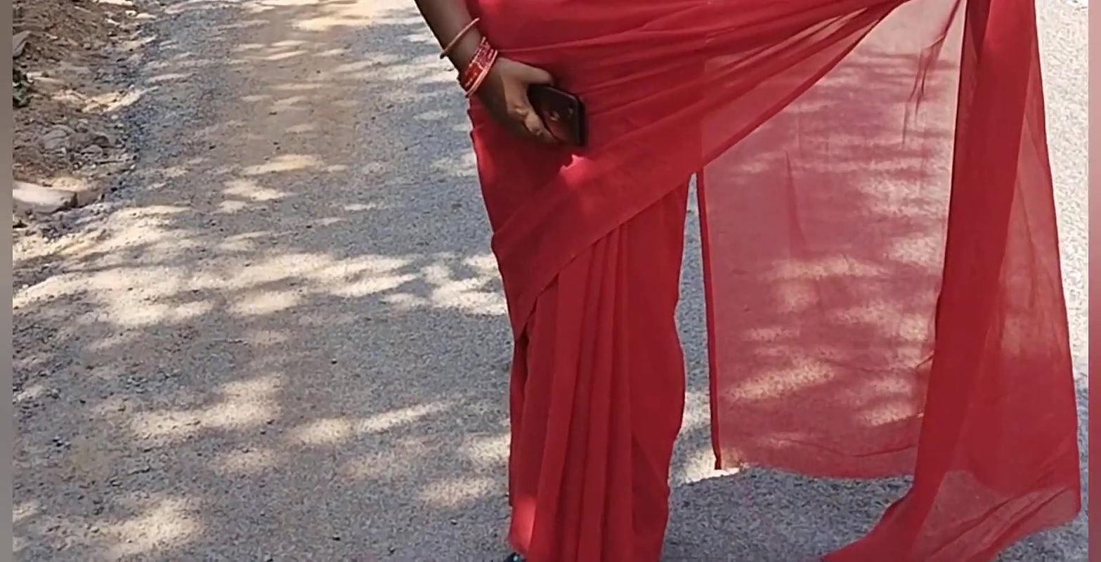 HotGirl21 Sexy Desi sister-in-law of the village bathed in the forest river.