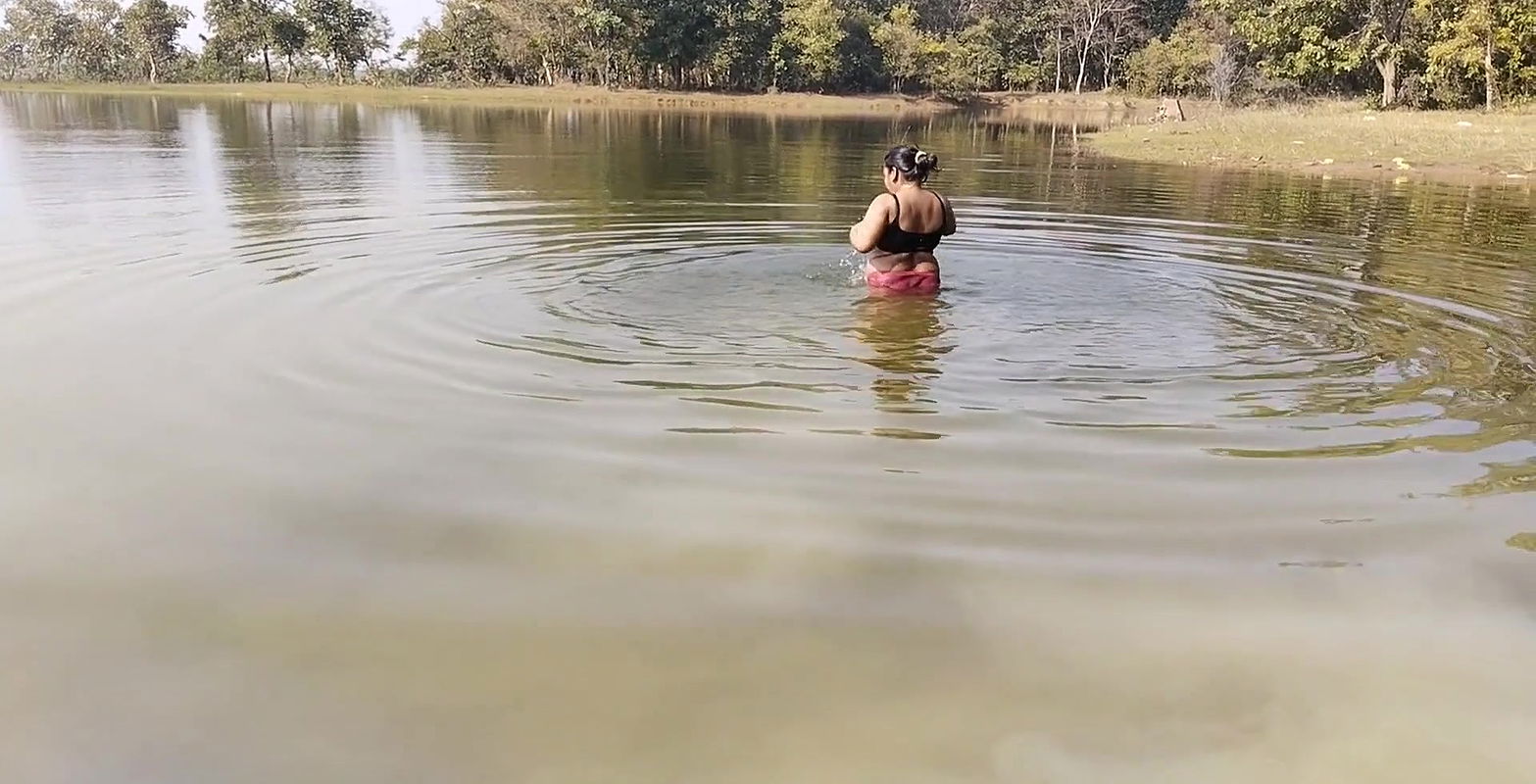 HotGirl21 Sexy Desi sister-in-law of the village bathed in the forest river.