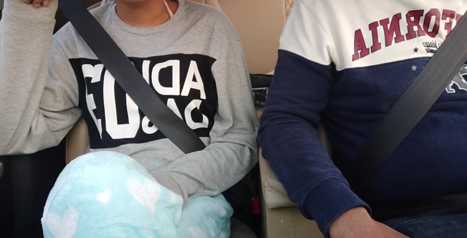 Indian Chalti car may Gf Ki utarwaye kapde Ningi krke khub Gabardast chudai Ki in hindi Audio Hornycouple149. .