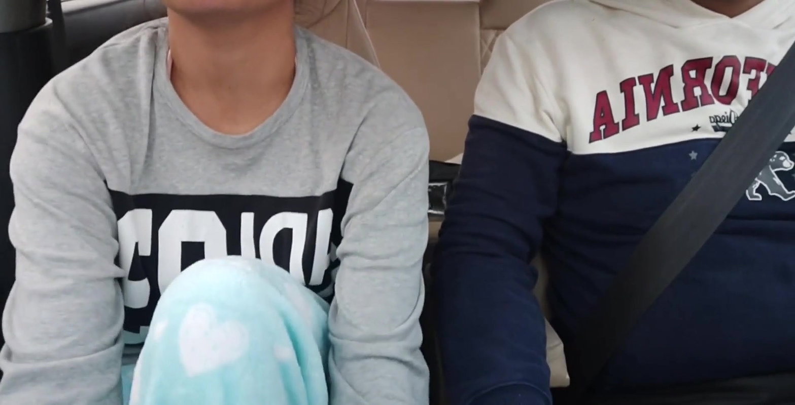 Indian Chalti car may Gf Ki utarwaye kapde Ningi krke khub Gabardast chudai Ki in hindi Audio Hornycouple149. .