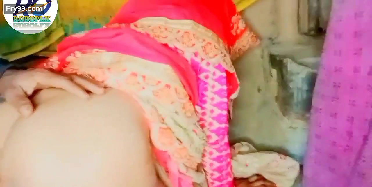 Indian Desi Village red saree me Gand aur chut ki chudai doggy style Hindi audio robopl.