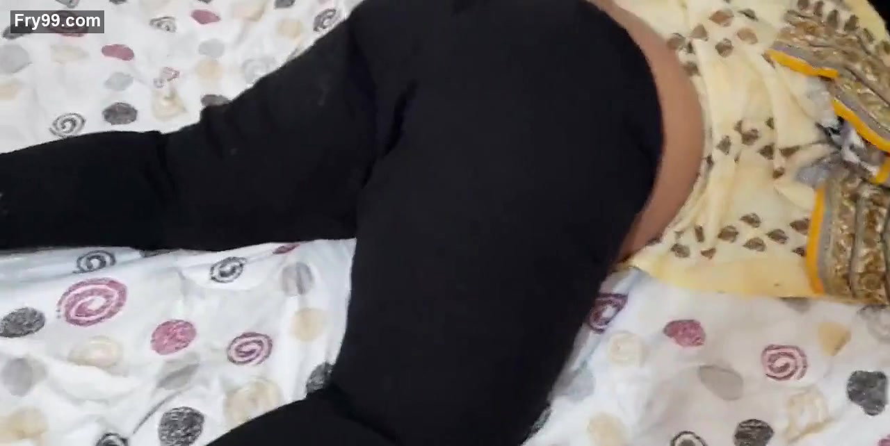Indian Sexy 19 year old Chubby Girlfriend first time sex with Boyfriend in bed – Hindi Scream loudly.