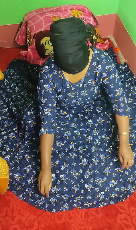 Indian sexy mom Sruti twerking her big ass and showing pussy in cowgirl style.