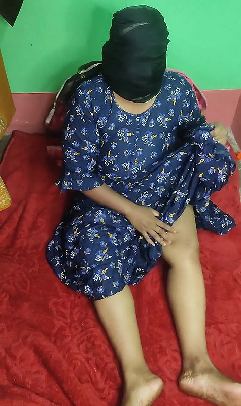 Indian sexy mom Sruti twerking her big ass and showing pussy in cowgirl style.