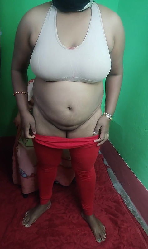 Indian Sruti bhabi strips in red leggings and bra.