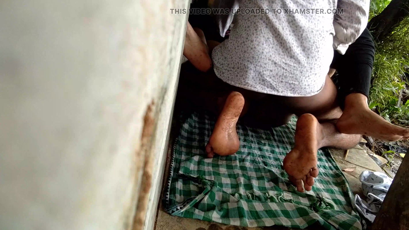 Khet me Kaam karne Wali lady Ko Famhouse Me Bane Ghar mE Choda.