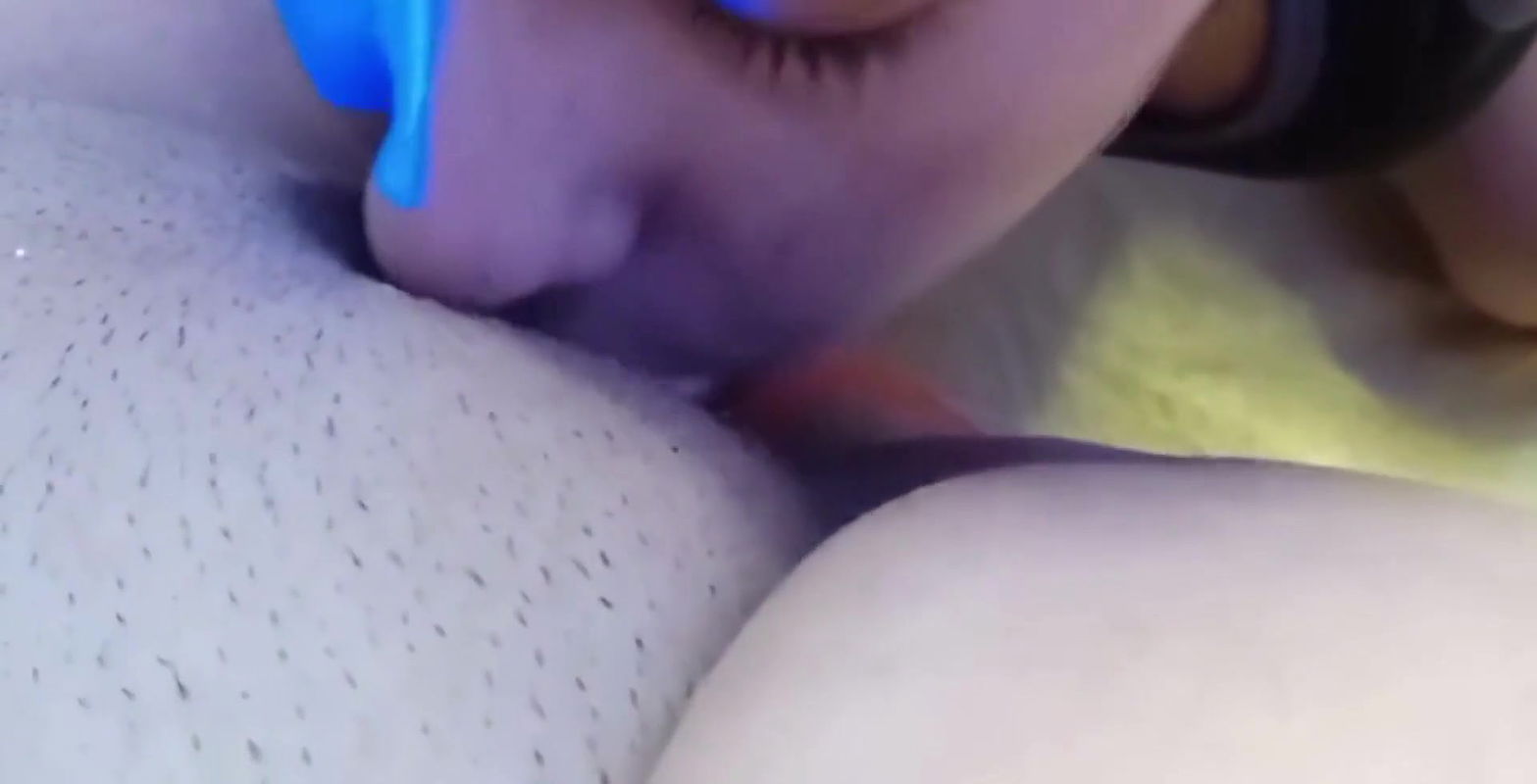 lesbian sex I give my neighbor a good horny oral.