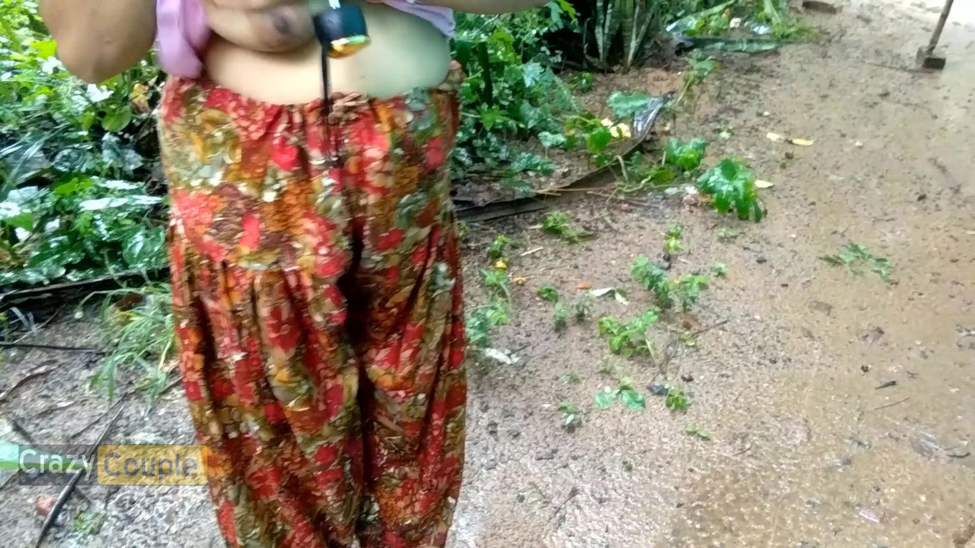 Malkin bhabi pee And sex with nokar in farmhouse bathroom.