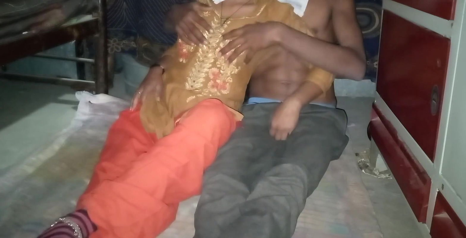 Padosan ki full chadai my house night time.