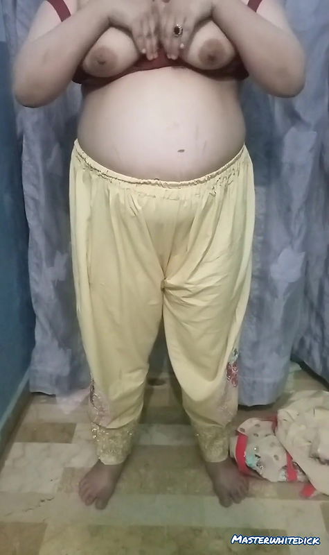 Pakistani Chubby girl stripping.