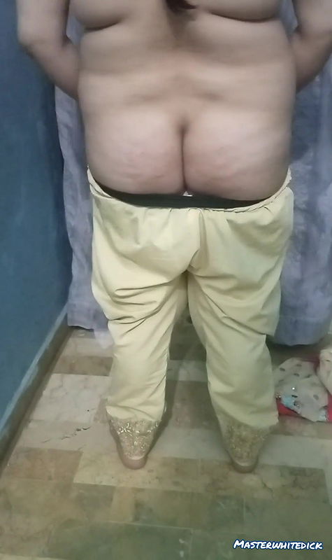 Pakistani Chubby girl stripping.