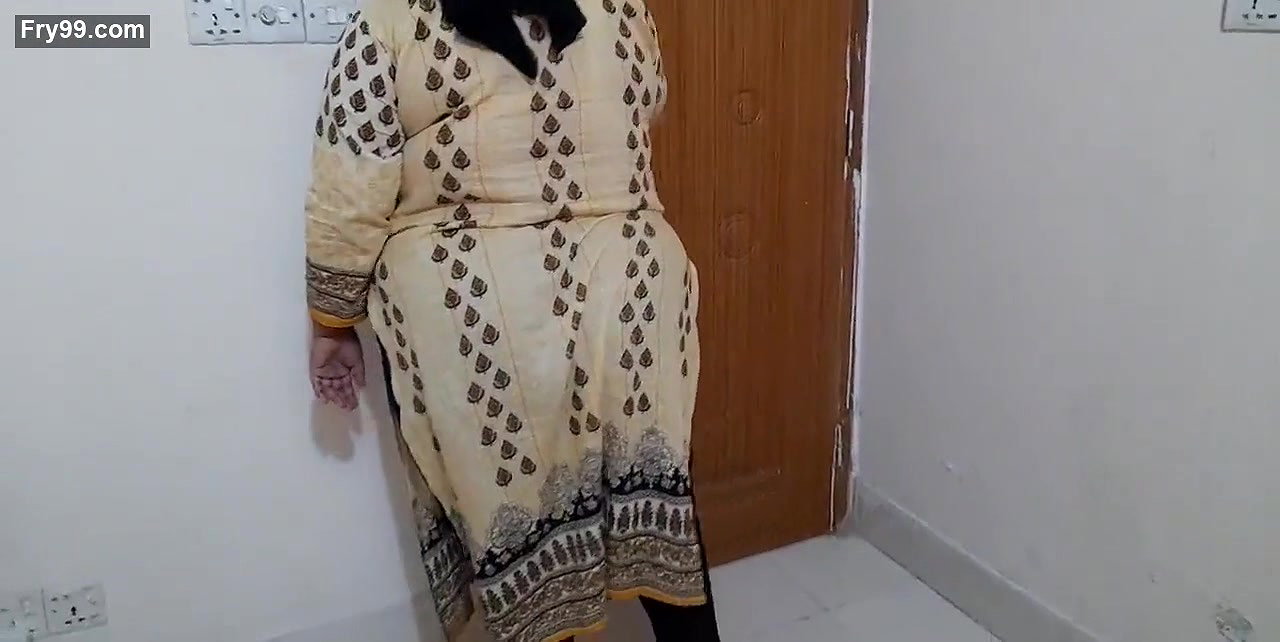 Punjabi Hindu Bhabhi is fucked by a Guy while cleaning the home – Newly married Indian bhabhi (Hindi Clear Audio).