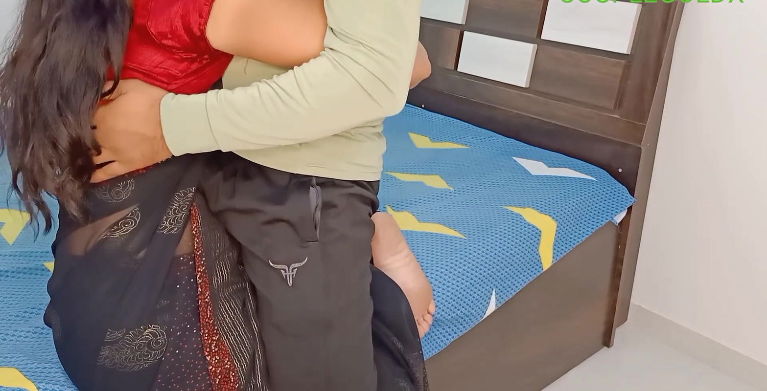 Road par khadi ladki ko 2000 de kar ghar pe lakar thoka.