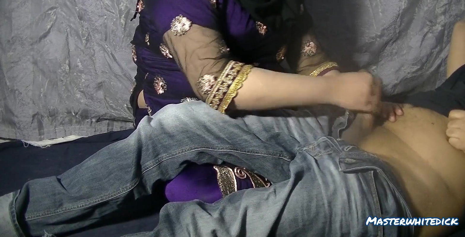 Sanskari Amma ne muth Marty pakar lia or dikhaya apna asli ruup. (Anal sex).