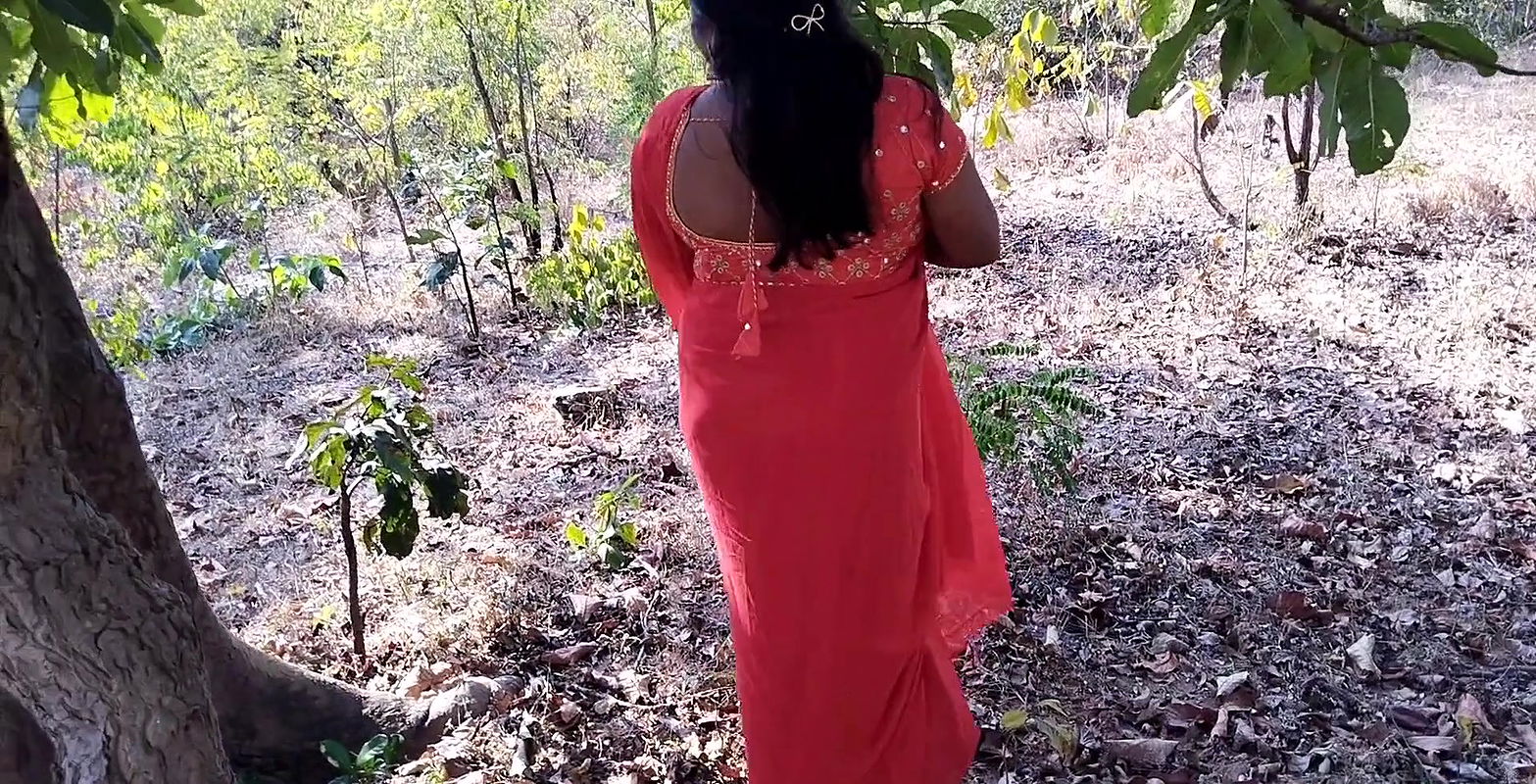 Sexy Desi Hotgirl21 Riyaji quenches her sex thirst by meeting hotdesixx’s new boyfriend in the forest.