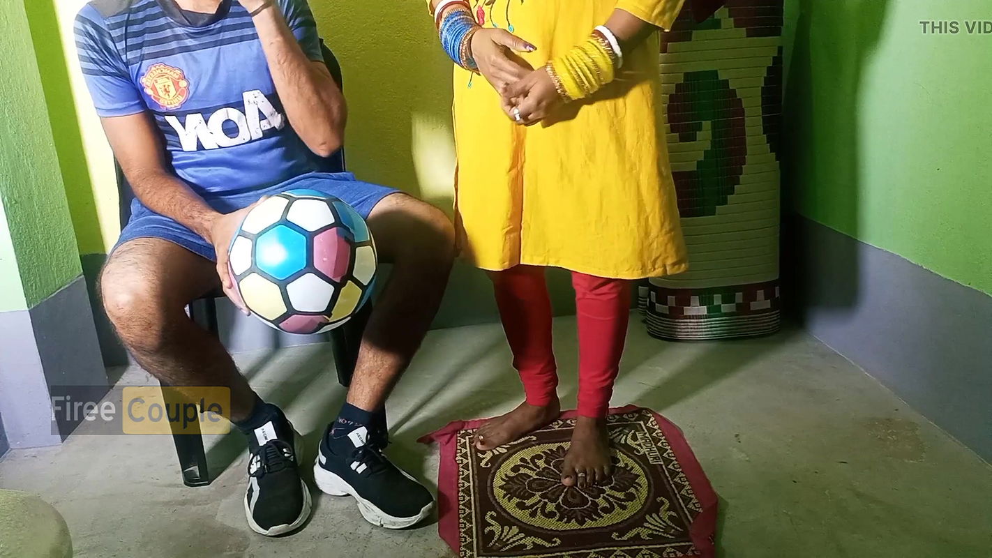 Soccer coach k bengali wife ki sath foot-baller Ka floor pe chudai.