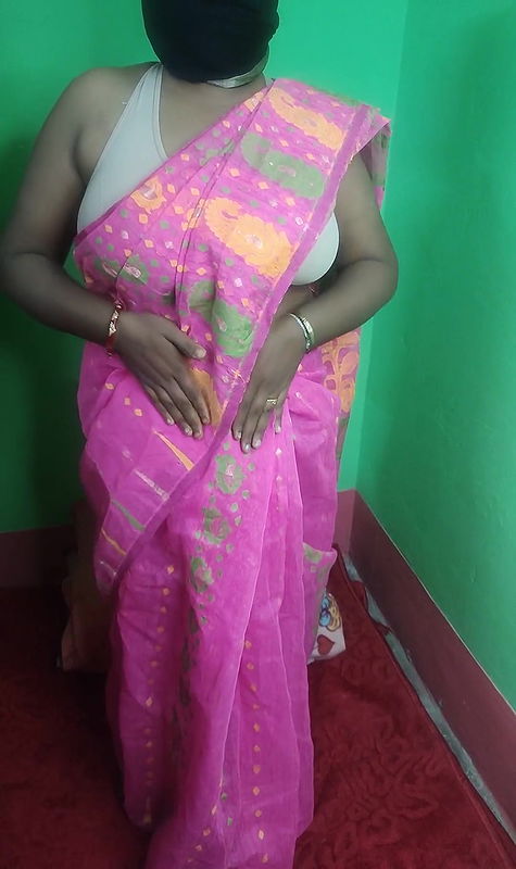 Sruti bhabi chut ka pani nikal rhi hei.