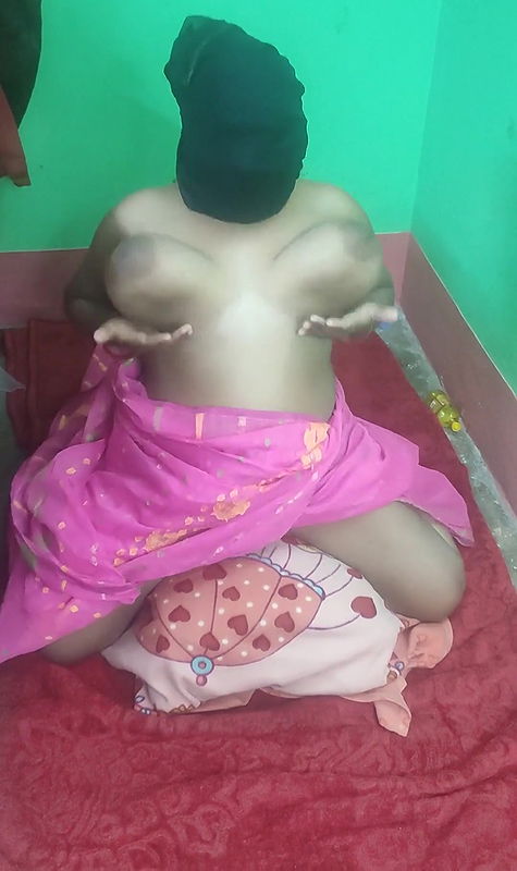 Sruti bhabi fucking with pillow in cowgirl style.