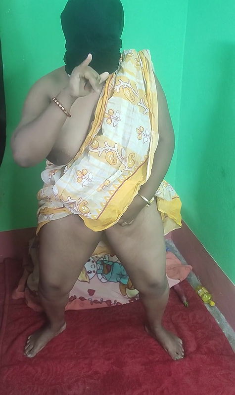 Sruti bhabi pissing herself in a pot and showing big boobs.