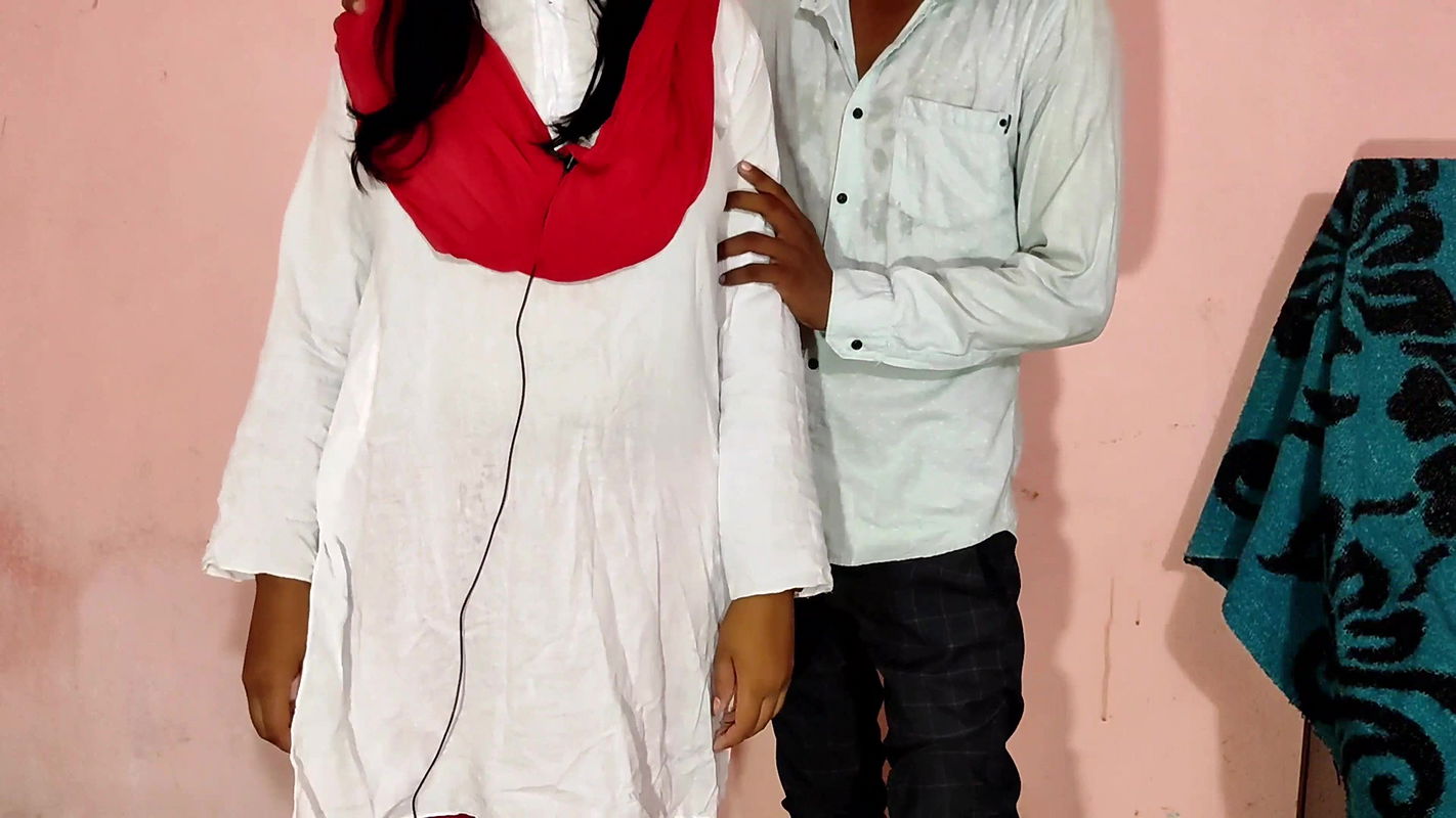 Teacher N Class Me Let Ane par Ladki K Sath Kaand Ki ya.