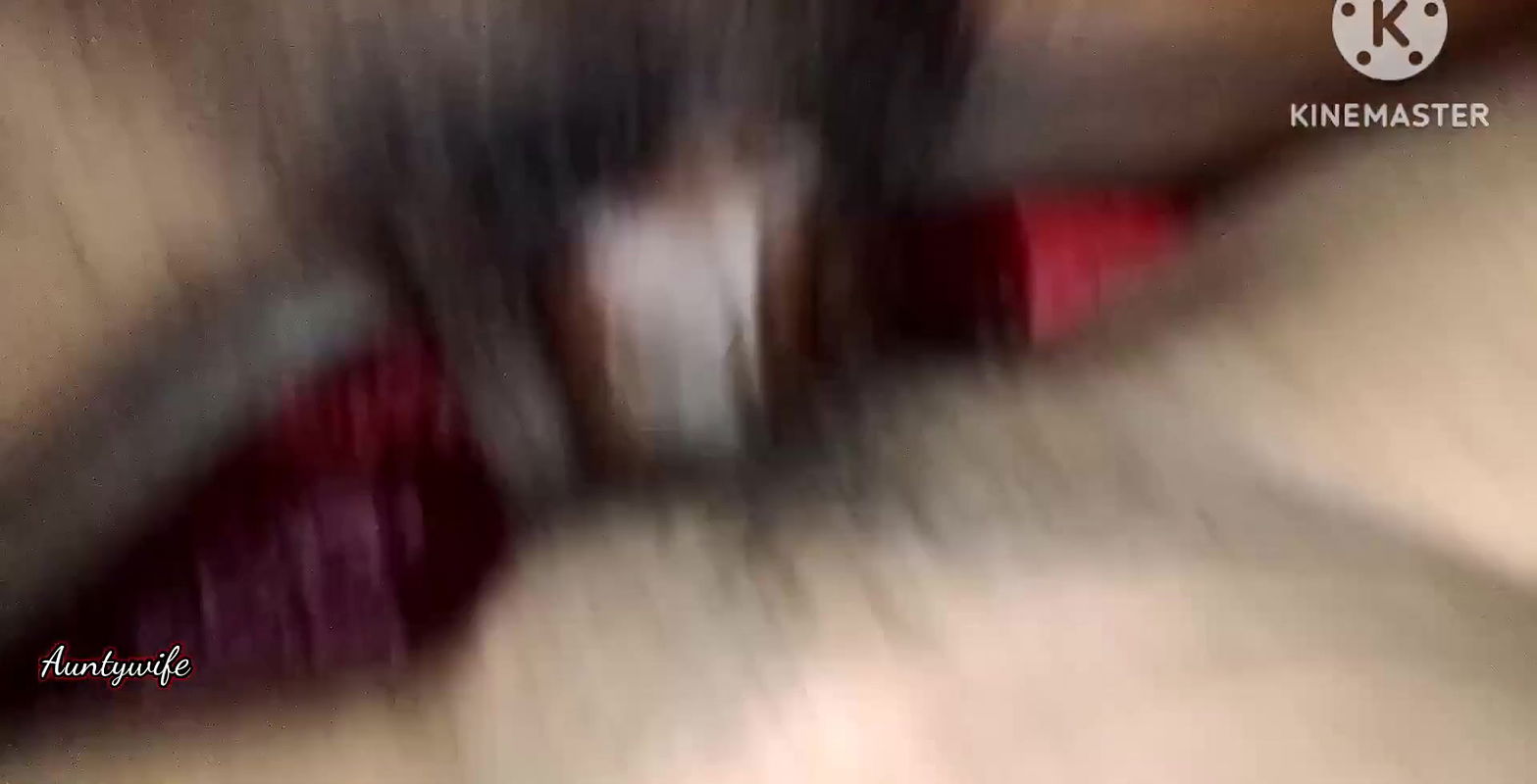 Village desi aunty ko thand ke raat mein unke Ghar per jakar chudai Kiya.