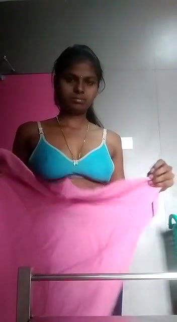 Tamil Girl Shows Her Boobs 