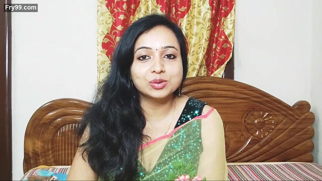 Sumi Hot bengali vlogger Hot live video showing cleaavage