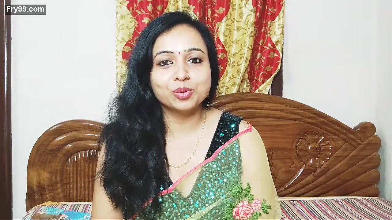 Sumi Hot bengali vlogger Hot live video showing cleaavage
