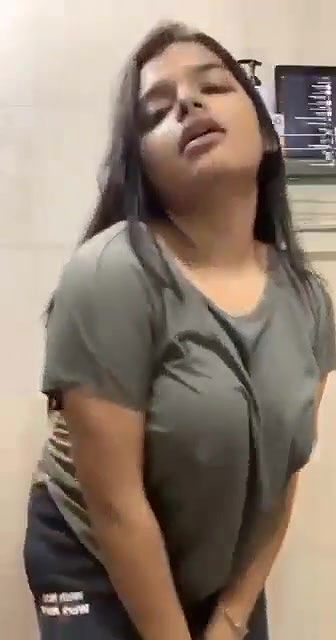 Sexy tanker babe in bathroom