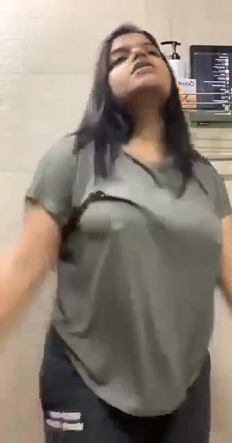 Sexy tanker babe in bathroom