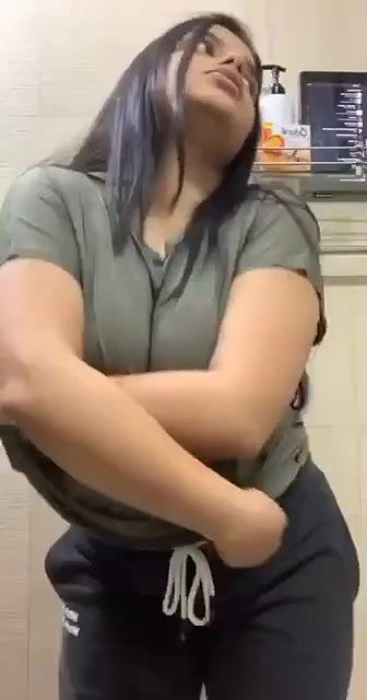 Sexy tanker babe in bathroom