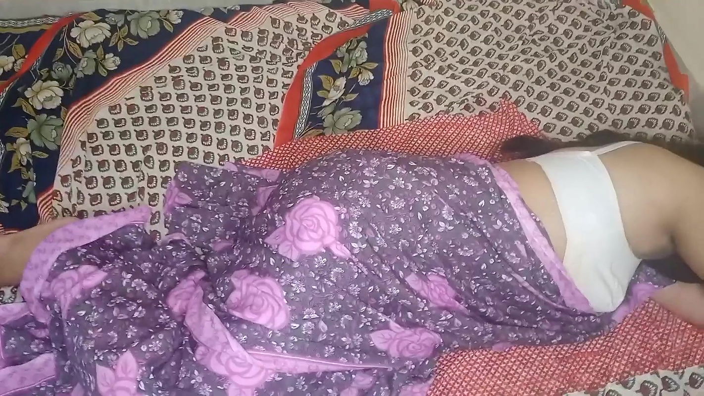 Aunty sapne mein beta ka sath chutai deka phir uska lund chusa.