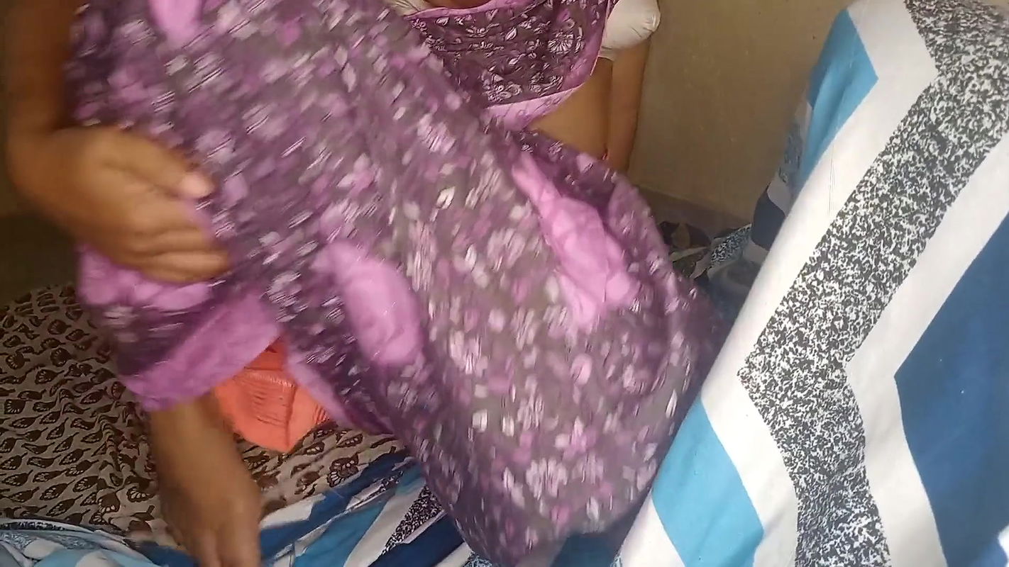 Aunty sapne mein beta ka sath chutai deka phir uska lund chusa.