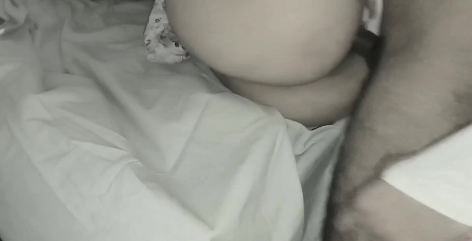 Bengali wife ki taang utha kr chudai kiya.