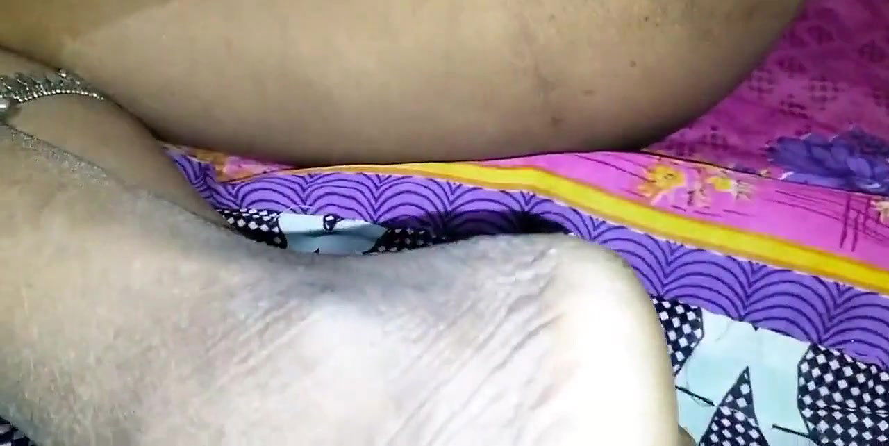 Bhabhi ji ne apne bedroom me bula kar devar se apni chood chat Bai or devar ka land choosa rani bhabhi bilkul mast ho.