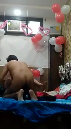 Bhabhi ke birthday pe Chod Chod ke chikhe nikalwayi.