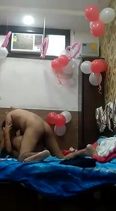 Bhabhi ke birthday pe Chod Chod ke chikhe nikalwayi.