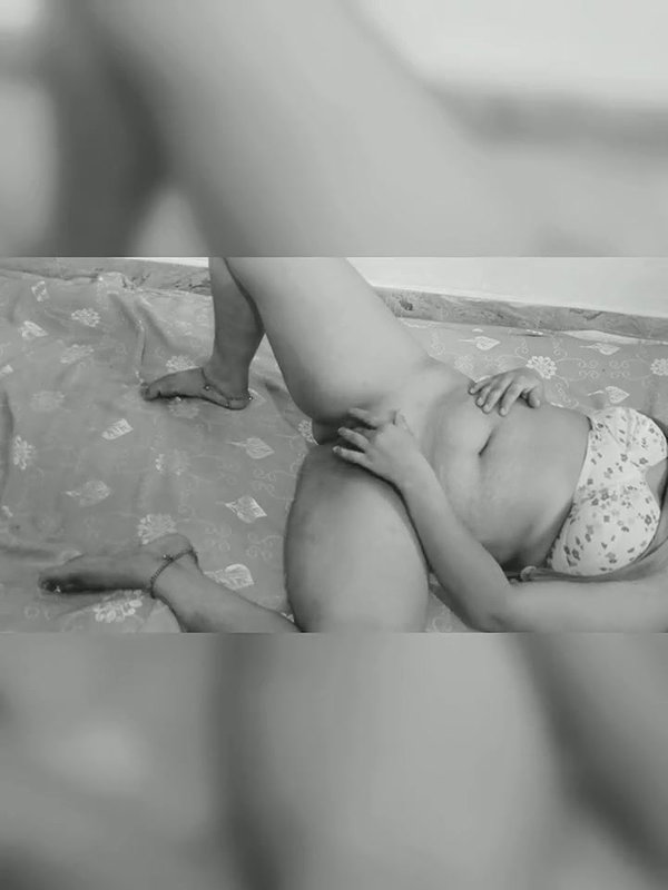 Bhabhi ki Pyaasi chut ko dever ne choda.