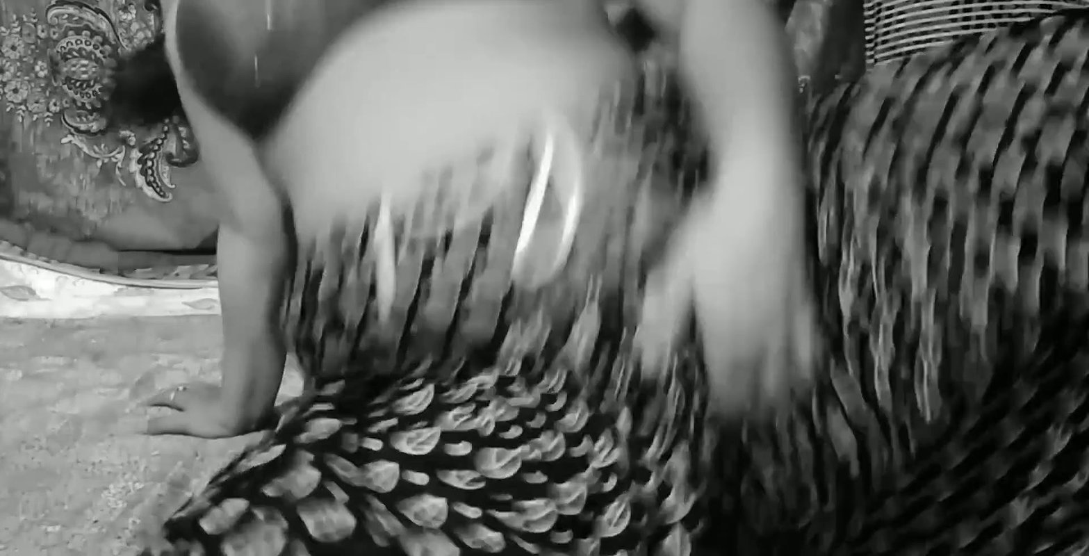 Bhabhi show in full body.